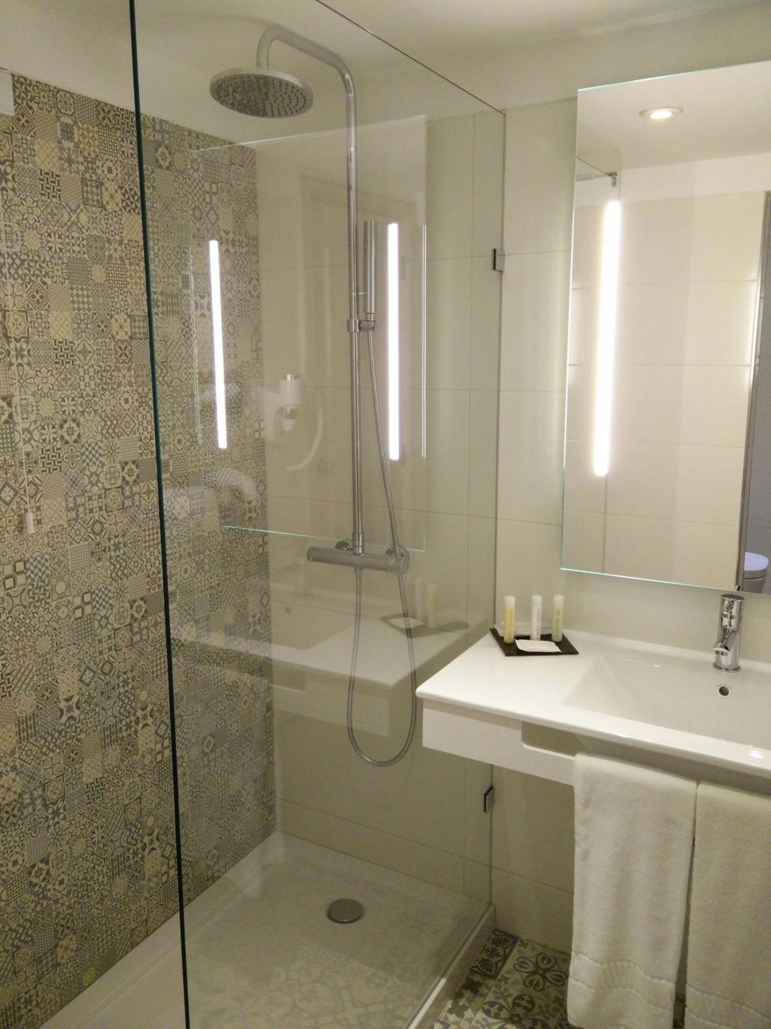 Standard Double Room,703841365:JPEG